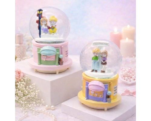 Büyük Boy Mutlu Aşıklar Tasarımlı Kar Küresi