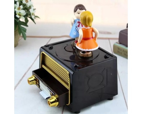 Öpüşen Çift Müzik Kutusu